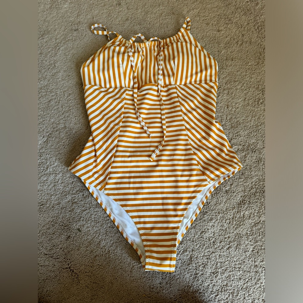 Cupshe swimsuit Size M